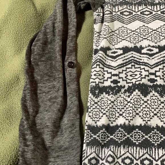 Roxy long sleeve/3/4 sleeve printed shirt.  Size medium. - Picture 5 of 8